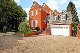 4 bedroom Detached t...